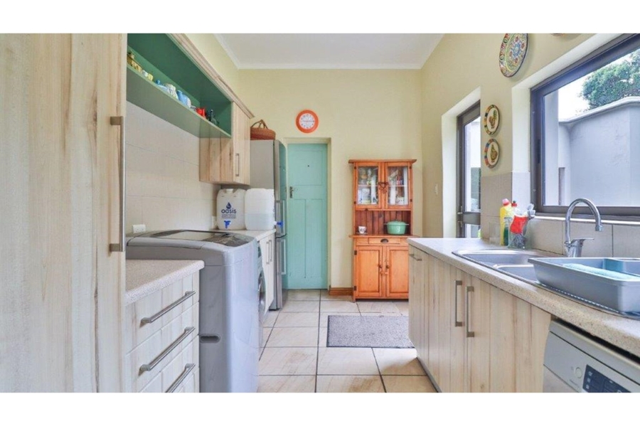 6 Bedroom Property for Sale in Lovemore Park Eastern Cape